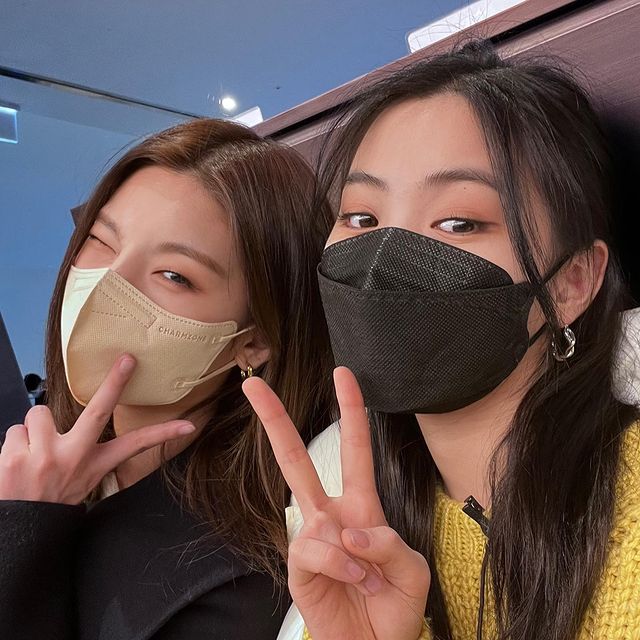 PORTALITZYBR's tweet photo. 📷 | 06.05.22 - Atualização da Yeji e da Ryujin no Instagram. (1)
"✨ ITZY V2LOG : Hello 2022 ✨
Compartilhando um diário de V2LOG das TtangDong💗
#ITZY #MIDZY
#YEJI #RYUJIN #V2LOG"
🔗 https://t.co/GK26xZ264F
@ITZYofficial #ITZY #있지 https://t.co/vozyzLqMOD