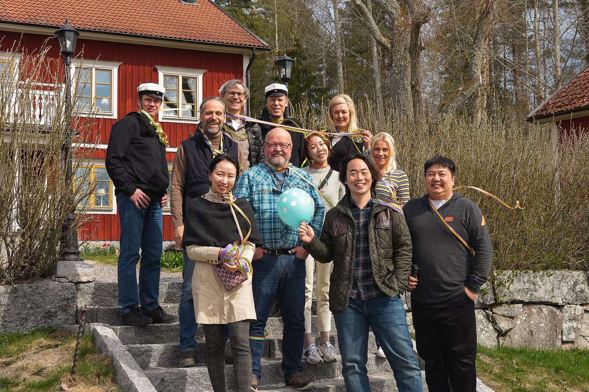 SmoothTeamFI's tweet photo. We had such a blast meeting our Swedish partner LOVAK and Korean partner Paul&amp;Mark finally face to face! https://t.co/DflpmOR3lR