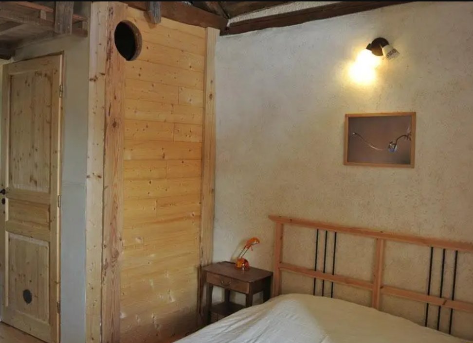 ⛺️ [HEBERGEMENT]
ECO-GITE VIELJOUVES
A Saint André de Lancize (167km).
7 places, 20€/personnes.
Contact : Téléphone : 04 66 94 04 12
Email : vieljouves-cevennes@orange.fr
👉randonnee-urbain-v.com/.../eco-gite-d…
cevennes-gite.eu