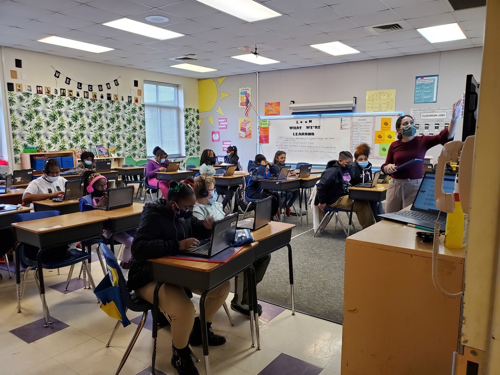 mariamboydnc's tweet photo. ❤️ Teachers change lives, one day at a time, one child at a time. ❤️ How can we adequately show appreciation for that?! Start by #ThankATeacher! Happy National Teacher Appreciation Week! #WarrenProud #WeOweYouEverything https://t.co/dkAClqljO9