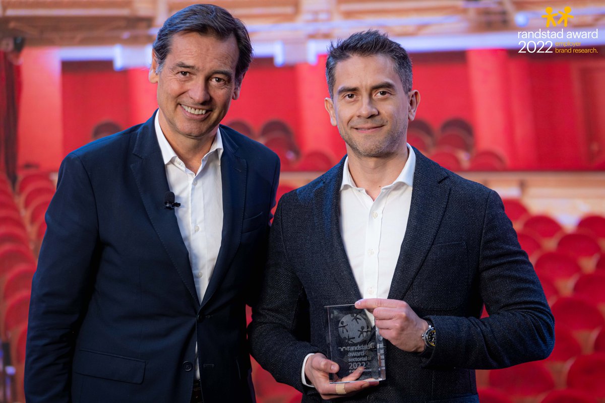 Nestle_es's tweet photo. En el marco de la 13ª edición de los premios #RandstadAward2022, ¡somos la empresa más atractiva para trabajar en España del sector de la Alimentación y Bebidas! 🥇😍Un claro reflejo de nuestra buena gestión laboral, sostenible y social. +Info👉https://t.co/rQ43uLer51 https://t.co/sgRYxtz06F