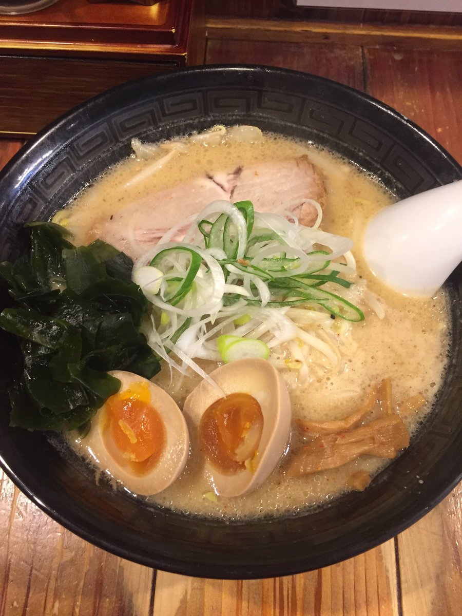 Kmhk9's tweet photo. なにをするにもラーメンって活力の源
#ひむろ #ラーメン #noodles https://t.co/M6b6AiKcYq