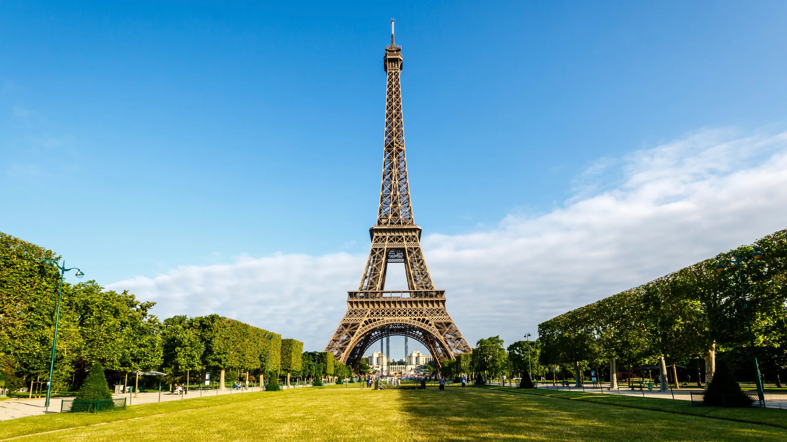Эйфелева башня в Париже книжный