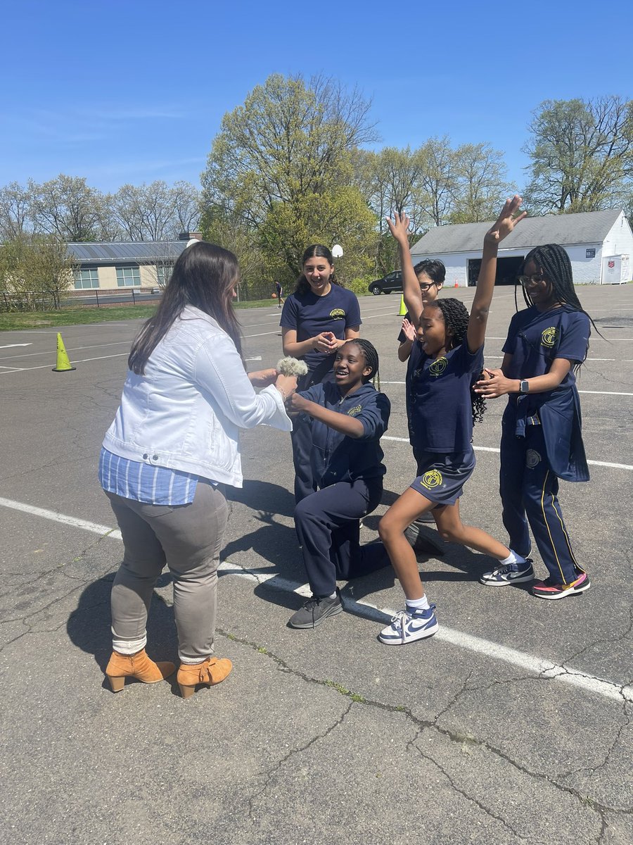 MrsSchmid_ICS's tweet photo. Teacher appreciation week continues! These girls love one of the very best teachers out there, Mrs. D'Angelo! 💐@icschool_online @mrsdangelo_ICS https://t.co/26JwgTJhnT