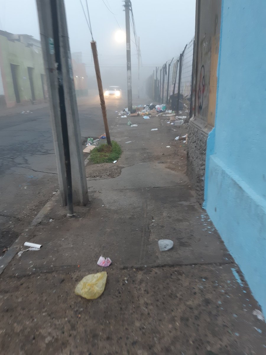 RoEstragues's tweet photo. Vivir el abandono. Baja calidad de vida, suciedad y narcotráfico..esto es miseria y mal manejo. #microbasural #recoleta #jadue @Muni_Recoleta @danieljadue https://t.co/qqfIujy58l