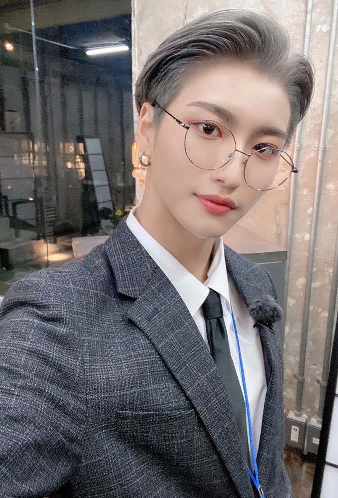 0098zip's tweet image. doing what ceos do at work 💼

#SOOBIN  #TXT  #SEONGHWA #ATEEZ