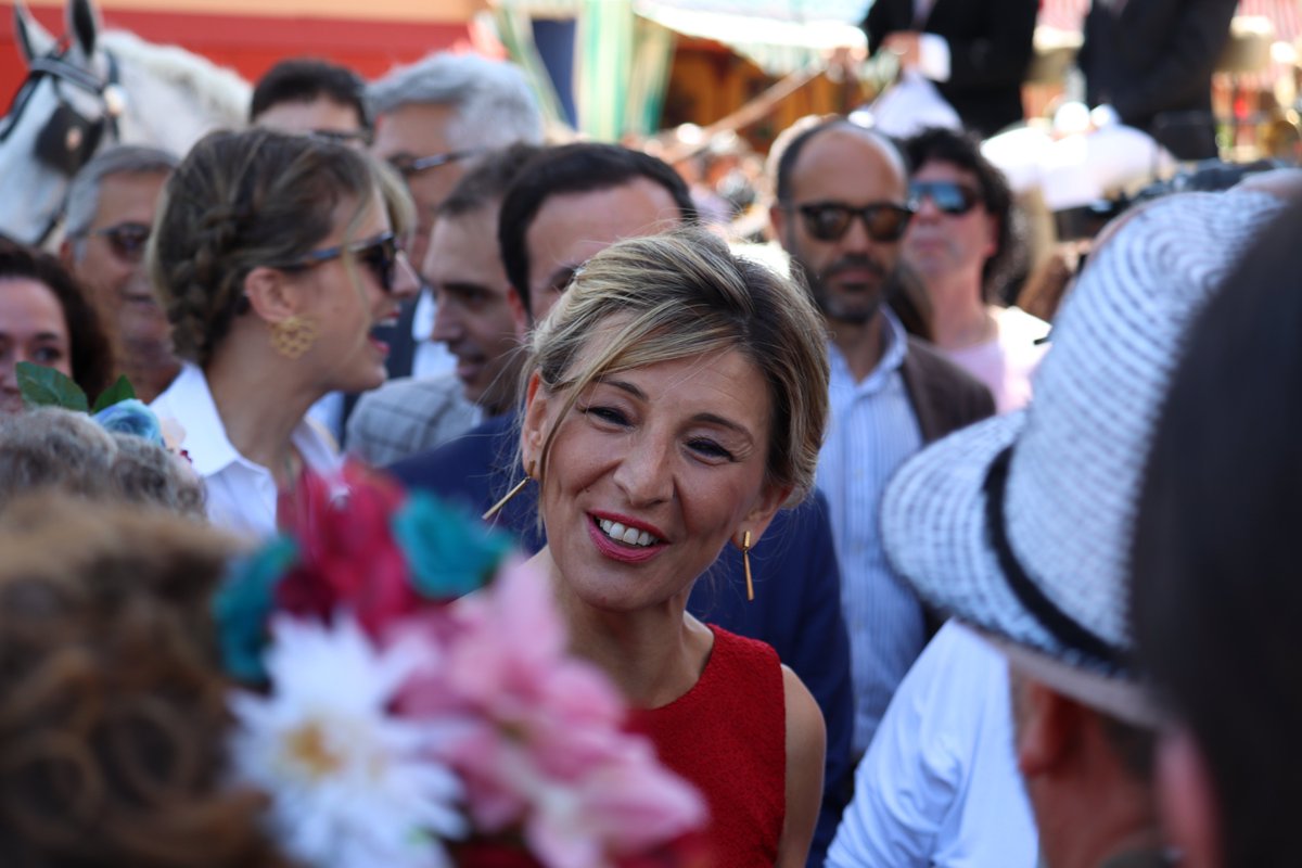 yolandamania's tweet photo. Ayer baño de masas en la Feria de Abril de Sevilla, es increible el cariño que despierta #yolandapresidenta https://t.co/AIj8NgXpFW