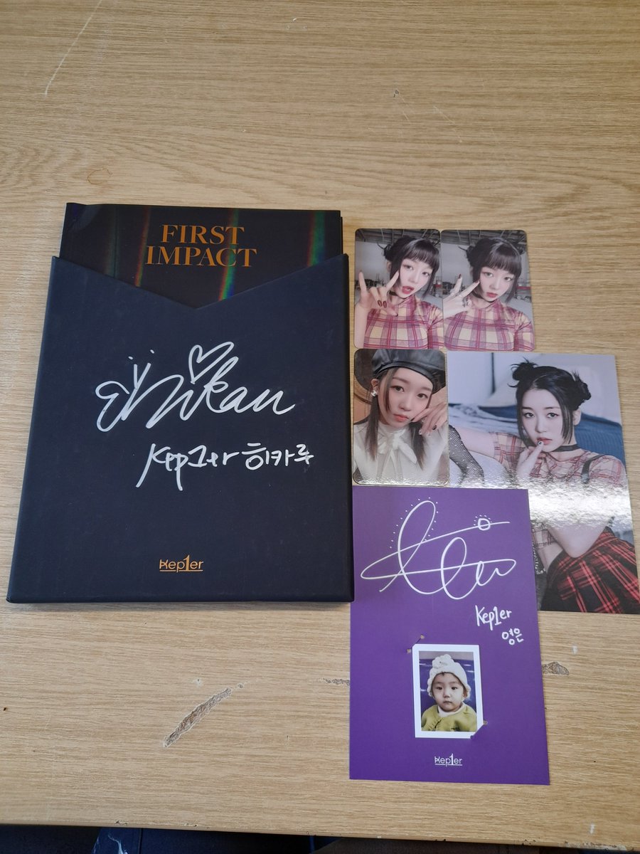 Stay38032241's tweet photo. Kep1er Mwave Hikaru signed album arrived!! Thank you so much for the GO @kpoporderuk :) these pulls too😍  #UKGOReviews https://t.co/H9OFPtBuJU