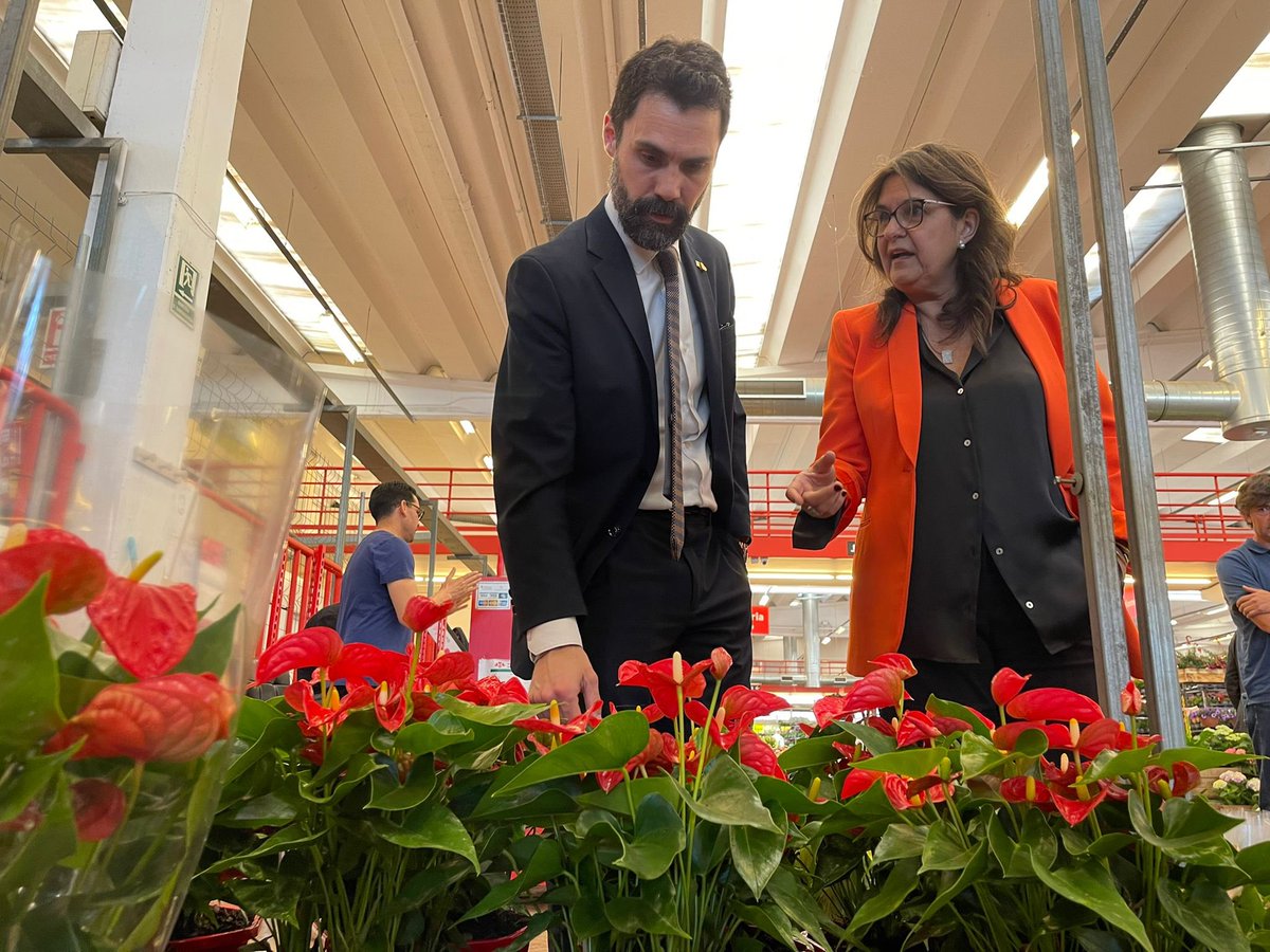 El Mercat de flor i planta ornamental de Catalunya és el principal mercat majorista professional del país en el comerç en origen de flor i planta ornamental, un agent bàsic de l'economia del #Maresme. M'he reunit amb els seus responsables i he visitat les seves instal·lacions.