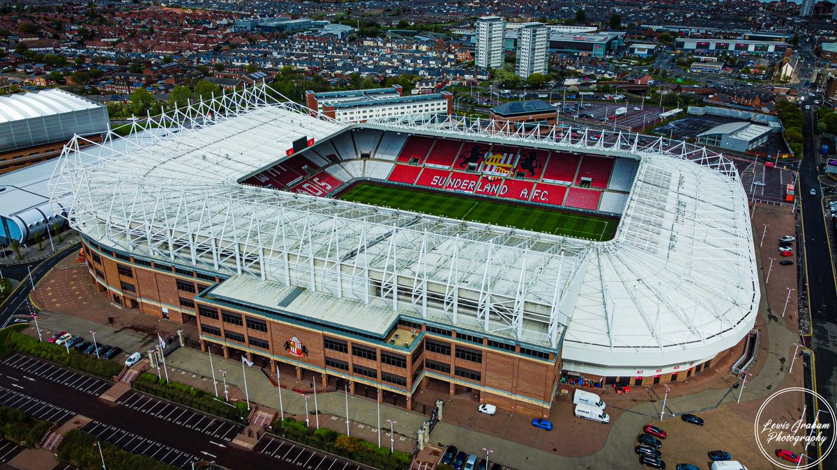 LGPhotography13's tweet photo. 🔴⚪️HA'WAY THE LADS🔴⚪️

Best of luck to the lads today against Sheffield Wednesday! Gonna be an unbelievable crowd and atmosphere there today. Also, looking forward to seeing the flash display in the east end before the match. HA'WAY THE LADS!! https://t.co/drldh7Sjs4