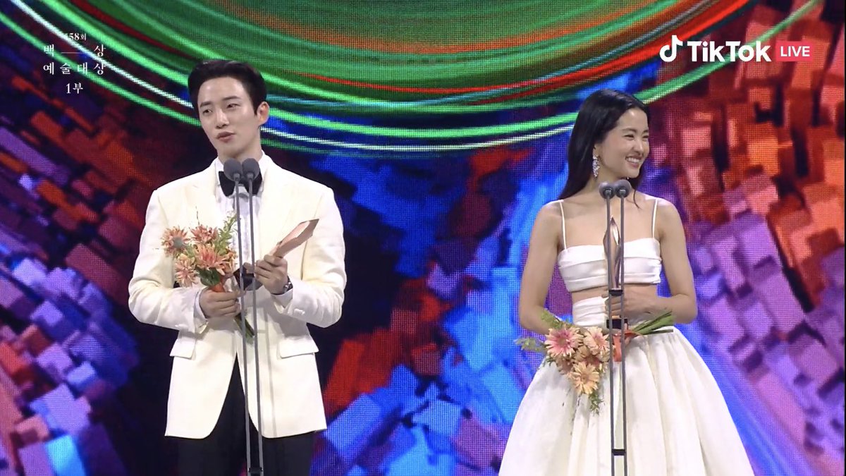 kdramacasting's tweet photo. Congratulations to #LeeJunho and #KimTaeRi for winning TikTok Popularity Award at #BaeksangArtsAwards2022. https://t.co/wtD1awCW1r