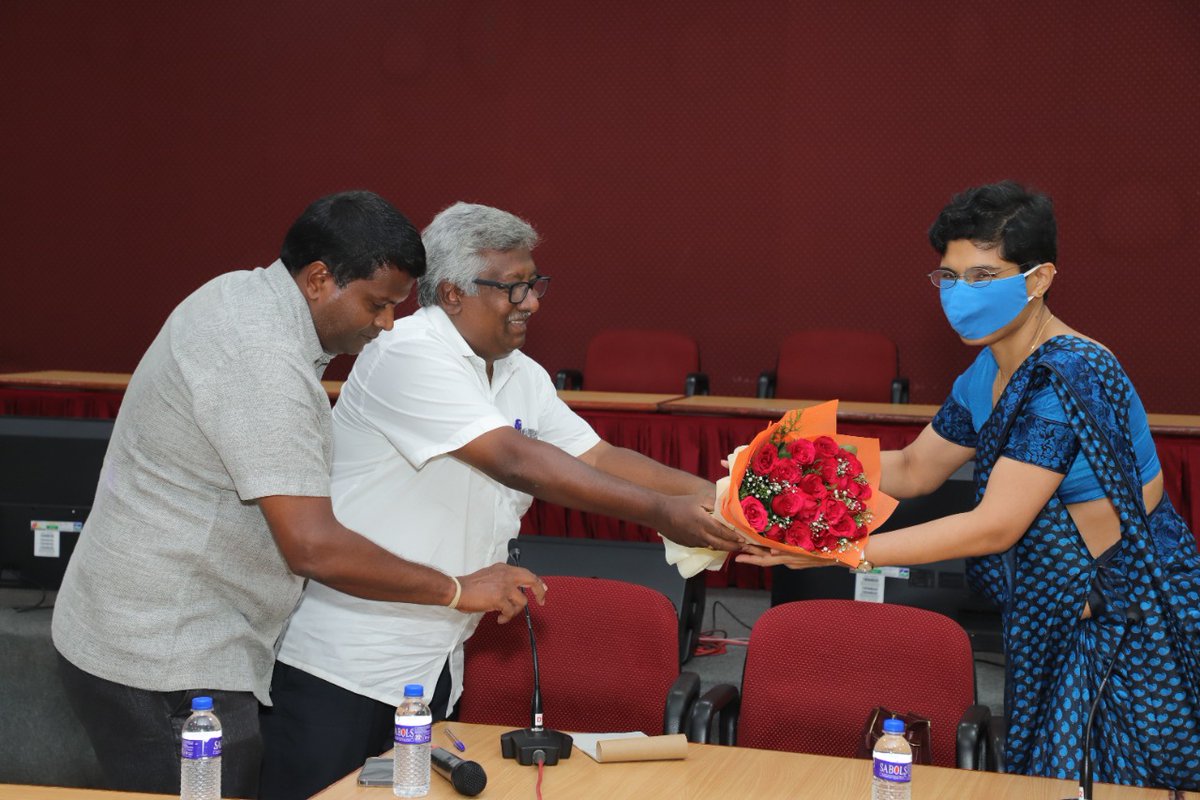 fametamilnadu's tweet photo. A meeting of exporters and manufacturers in Coimbatore was presided over by Tmt. Sigy Thomas Vaidhyan IAS, Industries Commissioner and Director of Commerce, and Tmt. @pachuau_grace IAS, Addl Commissioner on 5th May 2022.
1/3
#tnmtipb #tnmsme #MSME #exporthub #exports https://t.co/B1tByCED23