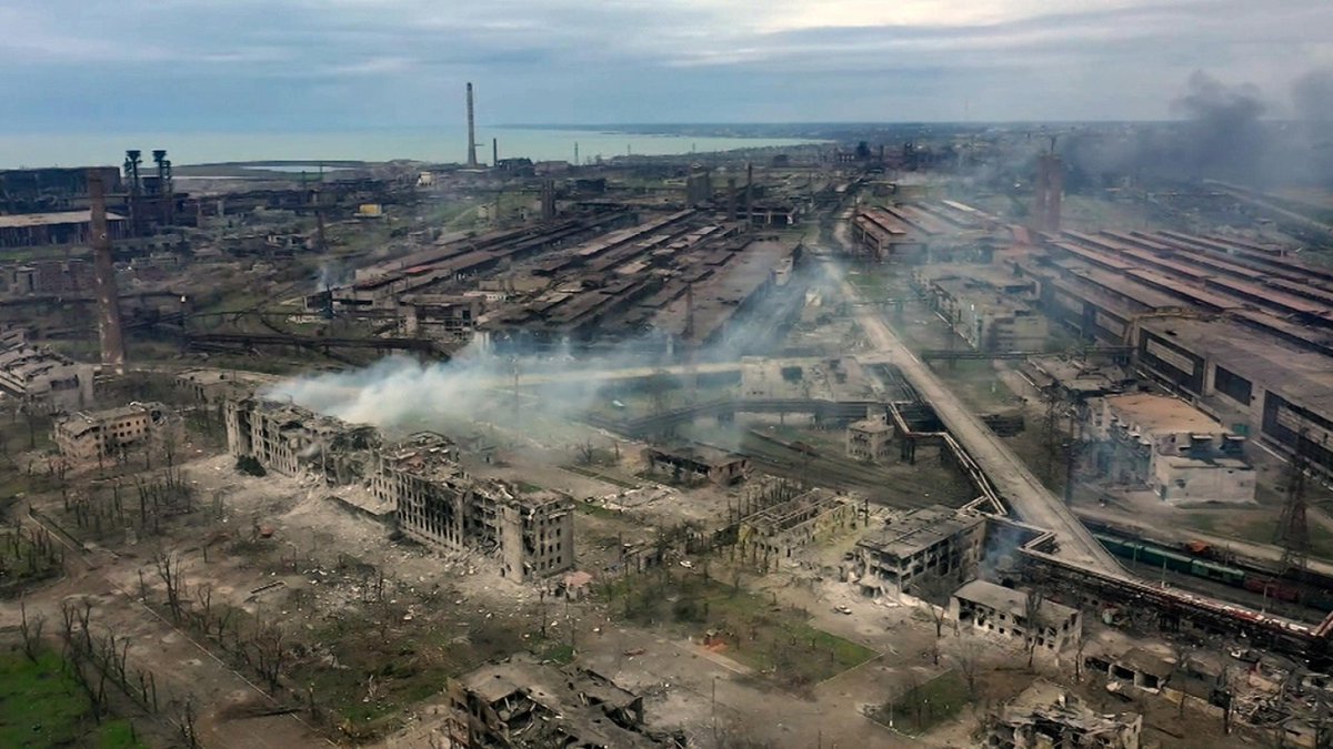 Agenzia_Ansa's tweet photo. UCRAINA | Le celebrazioni a Mariupol il 9 maggio per il giorno della vittoria sono impossibili. Lo ha detto il portavoce del Cremlino Peskov. "Non ho informazioni su una delegazione ufficiale" e ha aggiunto che "è impossibile per ovvie ragioni". #ANSA https://t.co/XQMhlrriNY https://t.co/KZLIAV84s7
