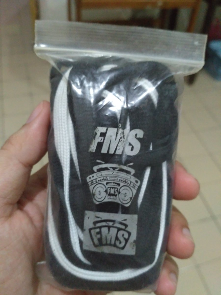 vodkahoppus's tweet image. another rare item...
(sepatunya ntah dimana) 

#fsas #FamousStarsAndStraps #yeaks