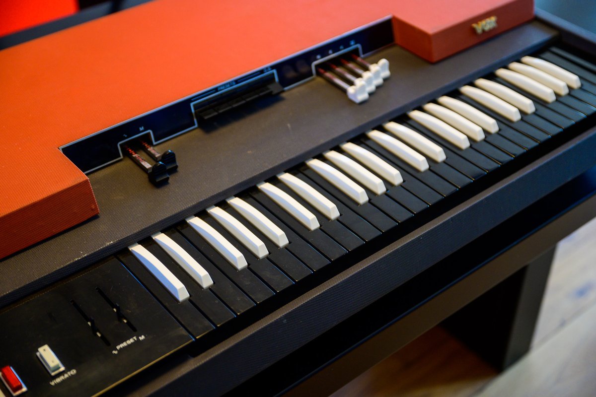 🎹-liefhebbers opgelet, ik verkoop deze toffe VOX Continental. Meer info en foto's op link.marktplaats.nl/m1838298346 #VOXContinental #ForSale #ComboOrgan #TeKoop #VintageOrgan 🚨🚨