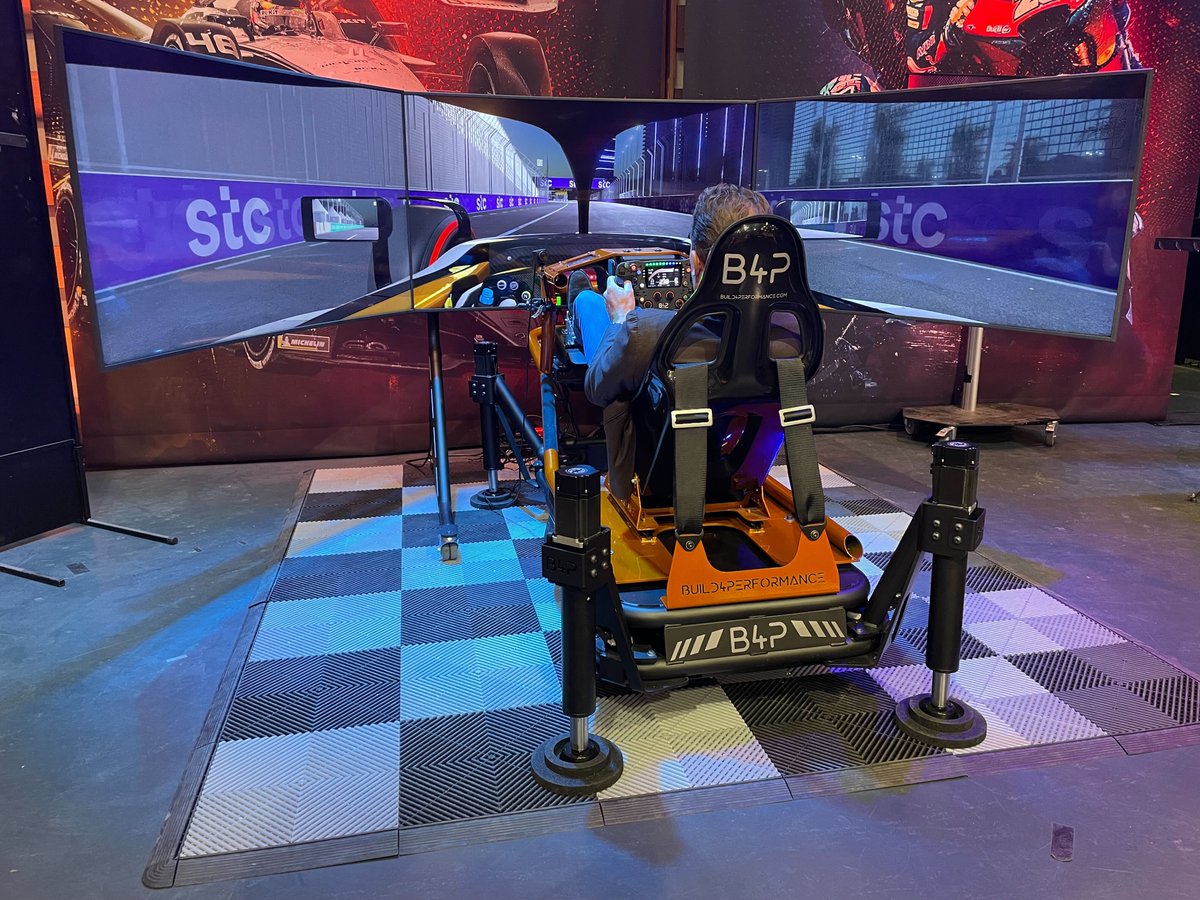 B4PNL's tweet photo. 🏁 Het is race week! Zet je stoelriemen maar extra goed vast. 🏎️🍻 Onze simulator heeft zijn vaste plek alvast geclaimd want het Race Café zit volgepakt vanavond! 💯 https://t.co/WrBVce6ZQ7