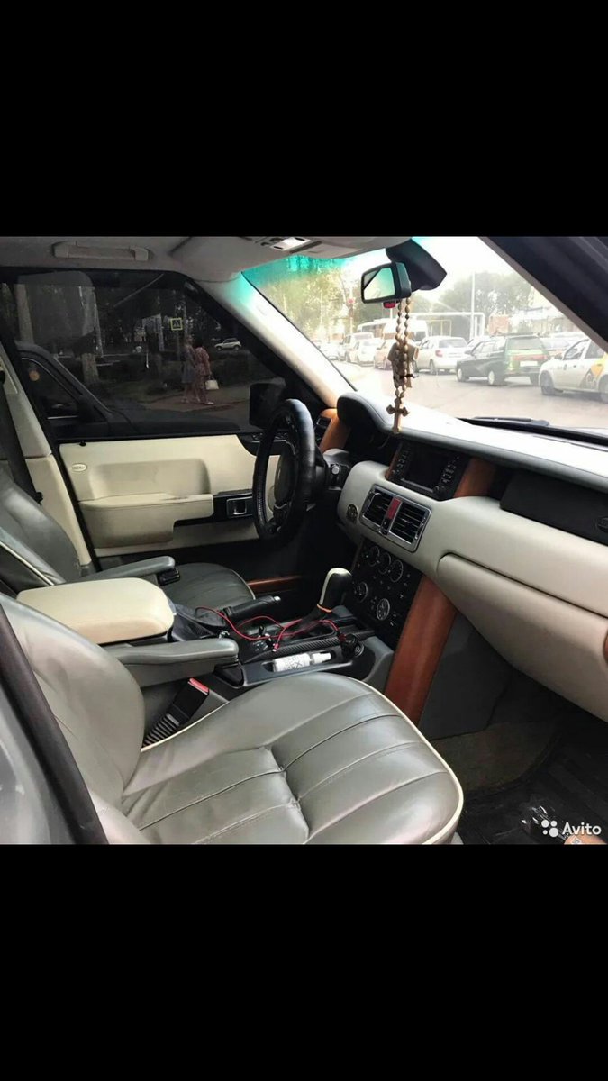 iamzaebalsya's tweet photo. Land Rover Range Rover 4.4AT

- 2003
- 160 000 км

Движок под ремонт, правда, и рыжики есть, вмятина на копоте небольшая. Но за такие бабки и такую машину найти сложно. Из минусов - не такое дешёвое обслуживание, но не сказать, что дорогое. 

270 000 руб (+50 000 на движок) https://t.co/6pKSCKDskq