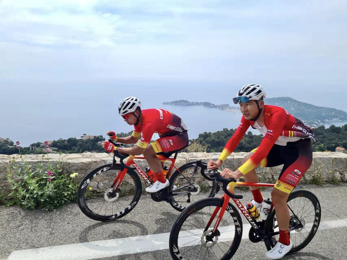 chinaglorypro's tweet photo. What is better than a recovery ride with beautiful scenery? After yesterday's race in Belgium, the riders went for a short recovery ride around Nice. A stunning ride, indeed.
#ForGlory #Ranking #RankingHelmets #Oakley https://t.co/Mjux6PZE2L