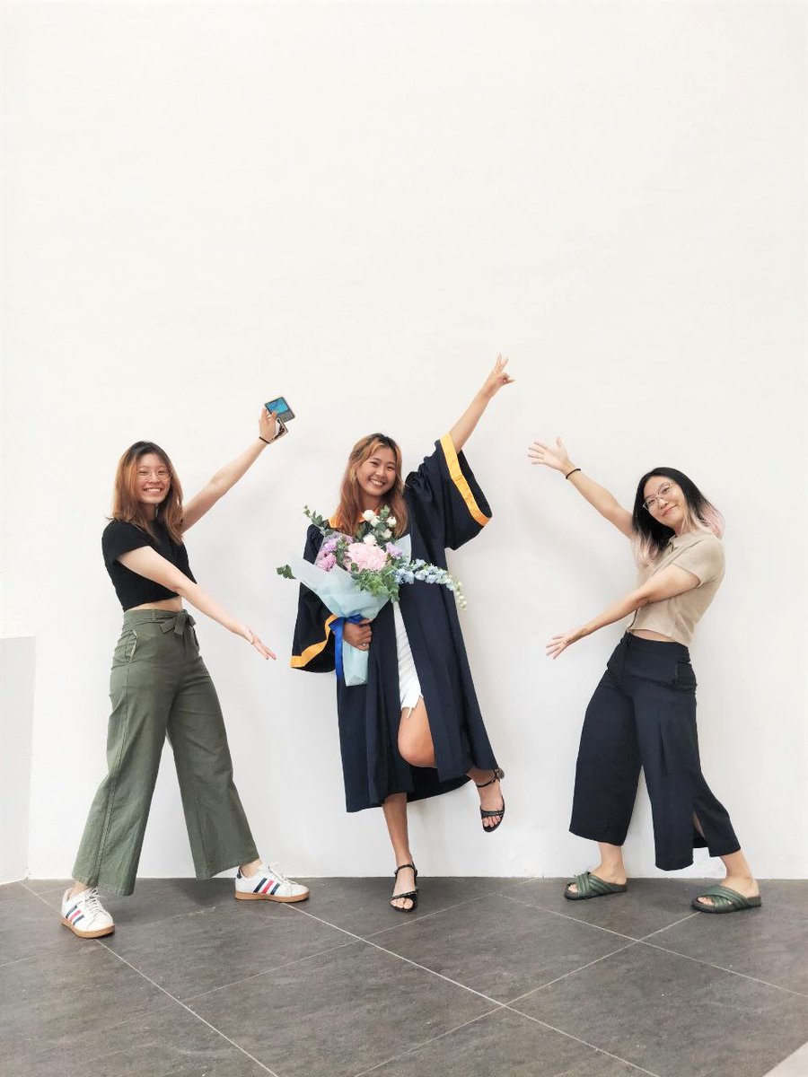 NgeeAnnNP's tweet photo. Ending Friday on a happy note with our School of Health Sciences! ๐ Congrats to all our nursing and optometry students, who will continue to make a positive difference in the lives of others ๐ฉ๐ปโโ๏ธ๐ฅ Stay tuned for more next week! #ngeeannpoly #bepartofxtra #npgrad2022 https://t.co/l3eCSpqsb5