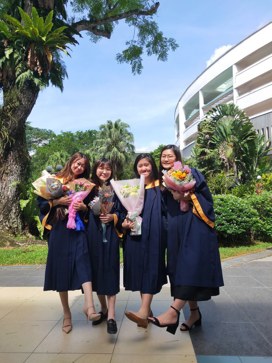 NgeeAnnNP's tweet photo. Ending Friday on a happy note with our School of Health Sciences! ๐ Congrats to all our nursing and optometry students, who will continue to make a positive difference in the lives of others ๐ฉ๐ปโโ๏ธ๐ฅ Stay tuned for more next week! #ngeeannpoly #bepartofxtra #npgrad2022 https://t.co/l3eCSpqsb5