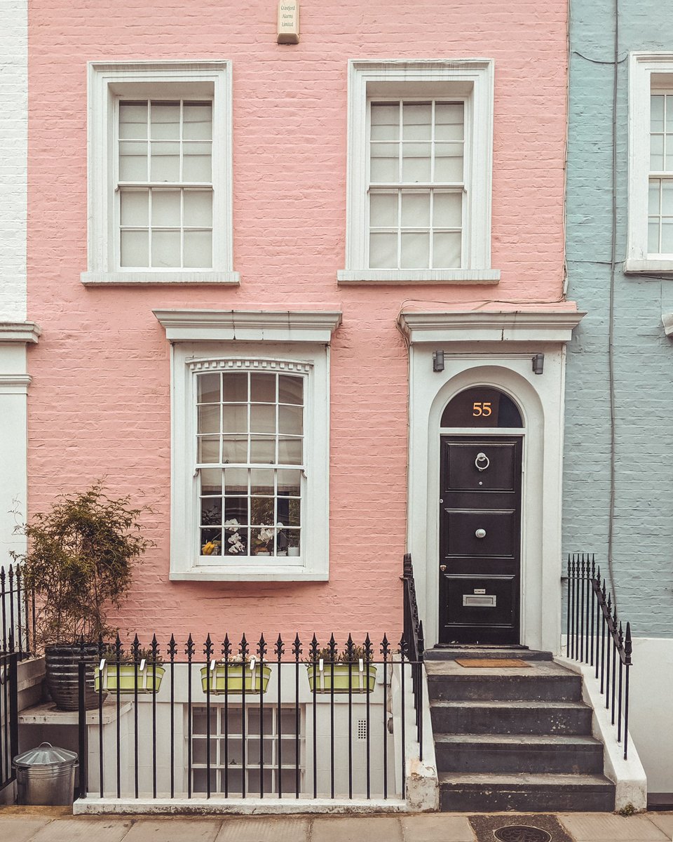 beacouk's tweet image. One of the perks of heading out on family meets is discovering lots of pretty townhouses around the city on our way 👀💕🏡