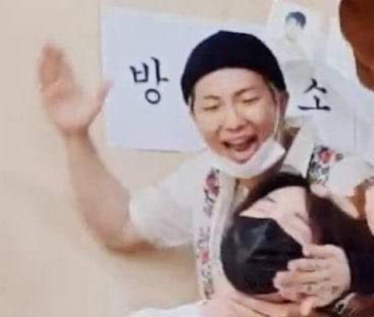 ron_twt7's tweet photo. @Ot7Equally @moonluvstory @partaetae I was just... having fun with ya? 👁️👁️ https://t.co/57l1WFGeXe