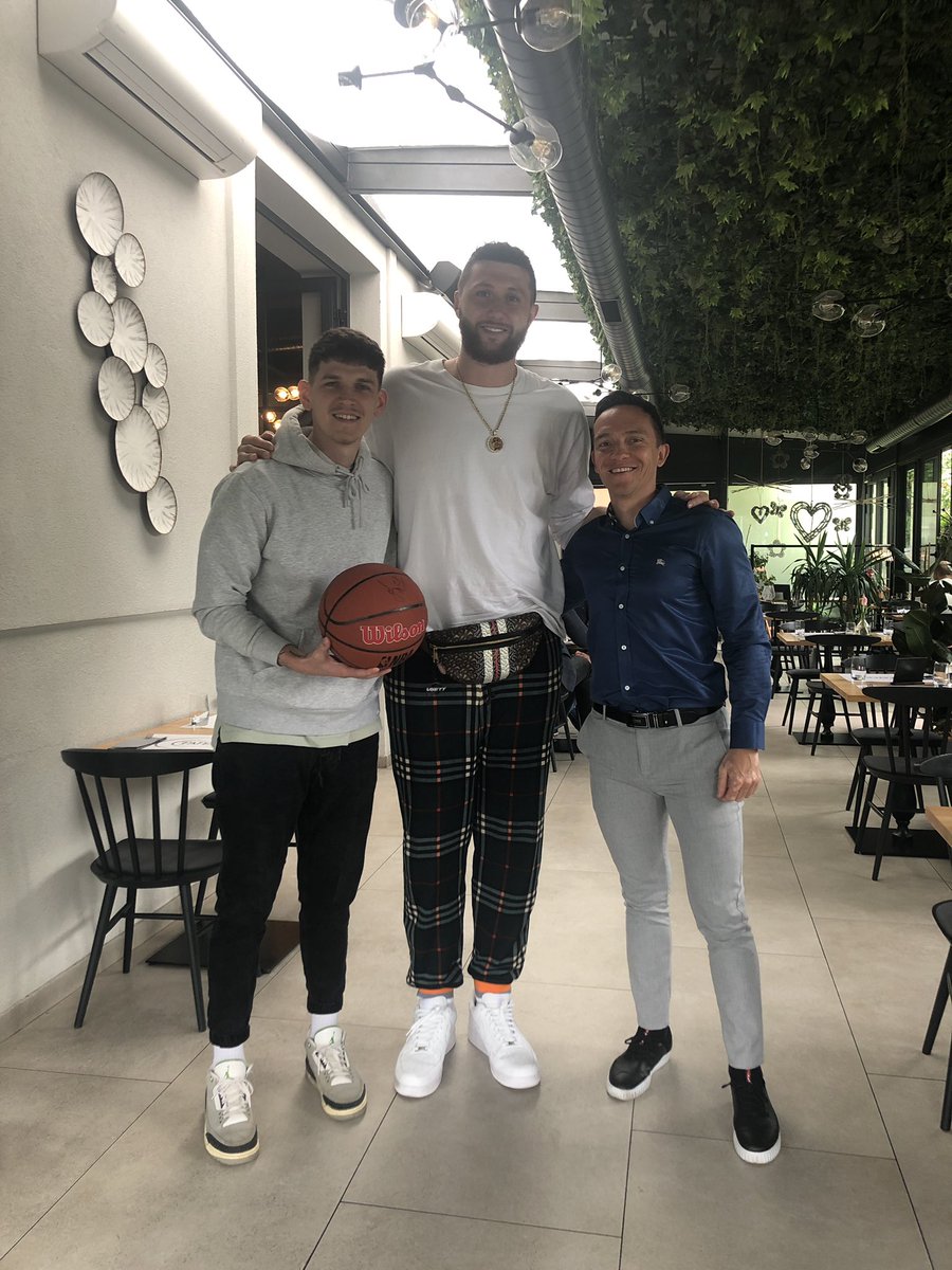 BalliesUniverse's tweet photo. Today we met with @bosnianbeast27 to discuss which elementary school in Bosnia will be the first to get it’s court rebuilt 😁🏀
Jusuf also gifted us a signed basketball that will be raffled to one lucky Ballies holder 🙌🏻
#BalliesFam https://t.co/cajgkStxcY