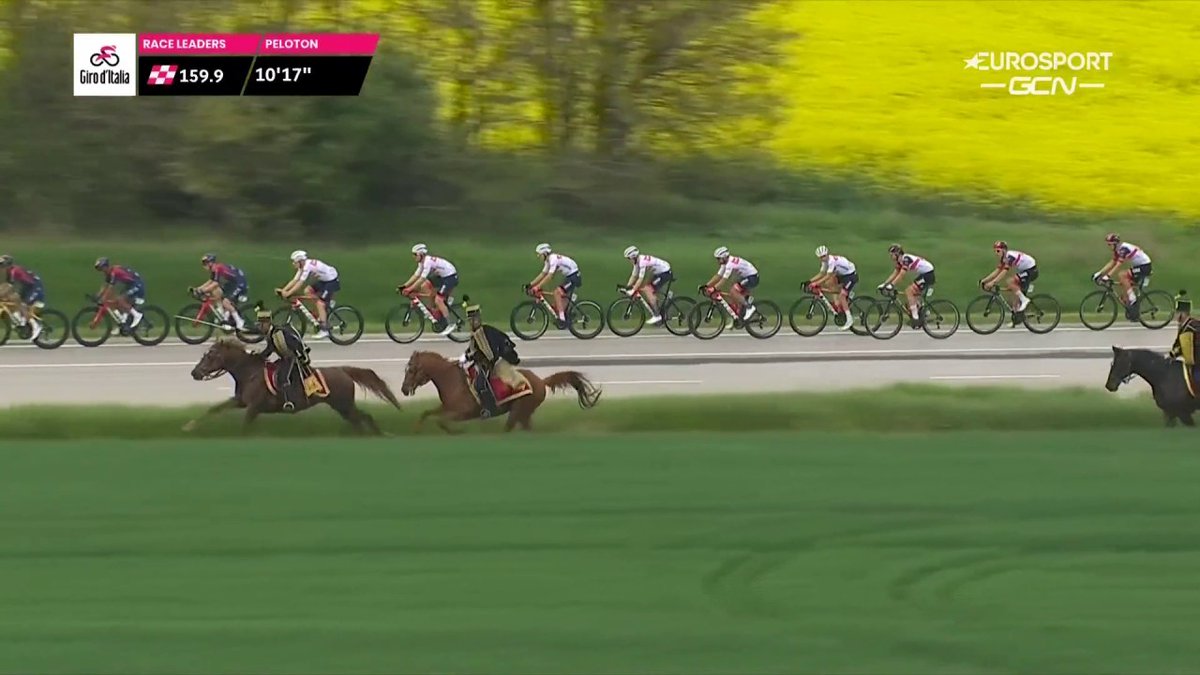 Megérkeztek a Giróra a magyar huszárok is! Itt tudjátok online követni a Giro 1.szakaszát! 👉eurosport.hu/kerekpar/giro-…
#esbringa #kerekpar #Giro