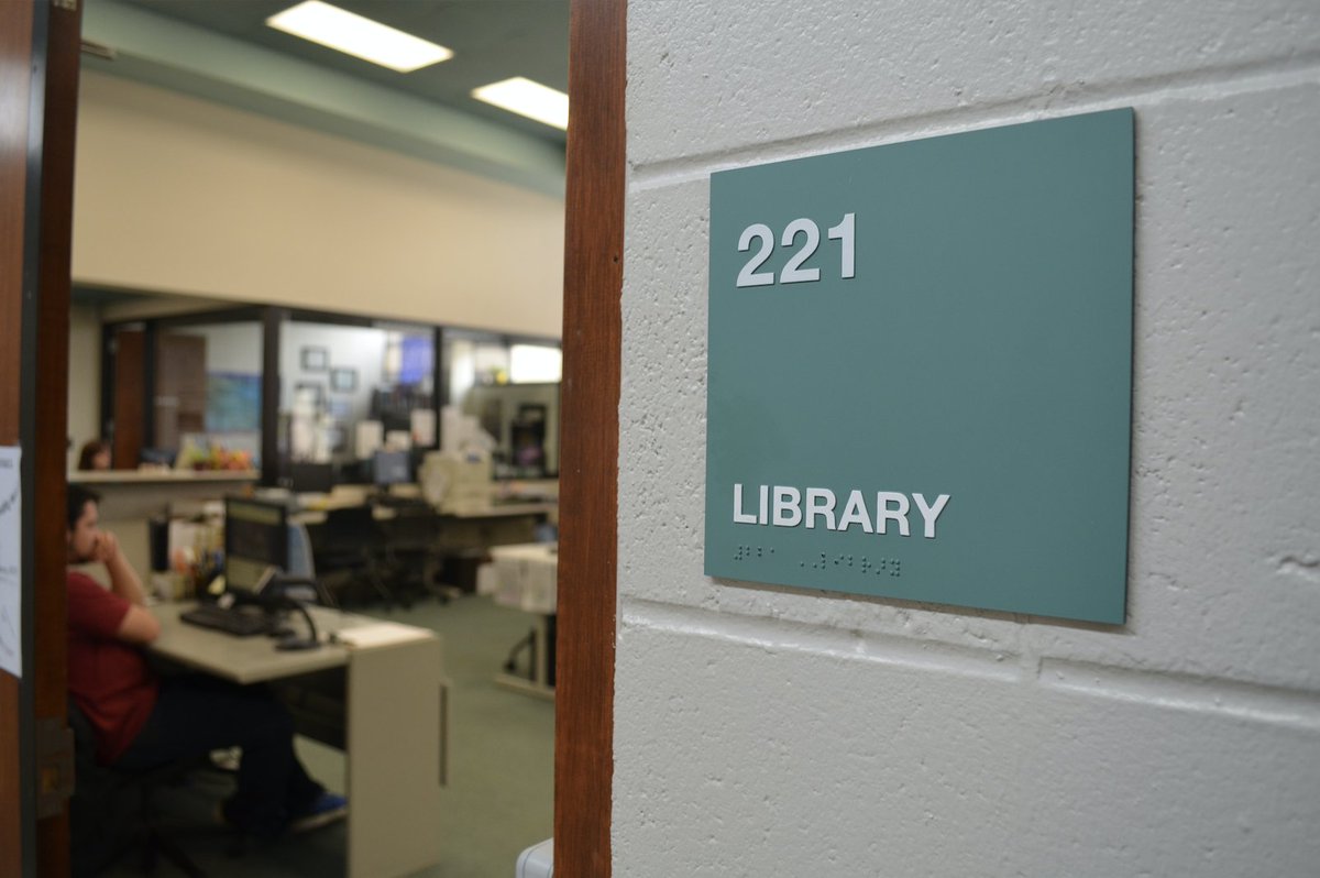UARKLibraries's tweet photo. Finals tip of the day: There's more to the University Libraries than merely Mullins! Take advantage of our four branch libraries, located in the Chemistry, Fine Arts, Law and Physics buildings. #UARK #UARKLibraries https://t.co/z8VqZWZLPq https://t.co/d6dKeT0aMK