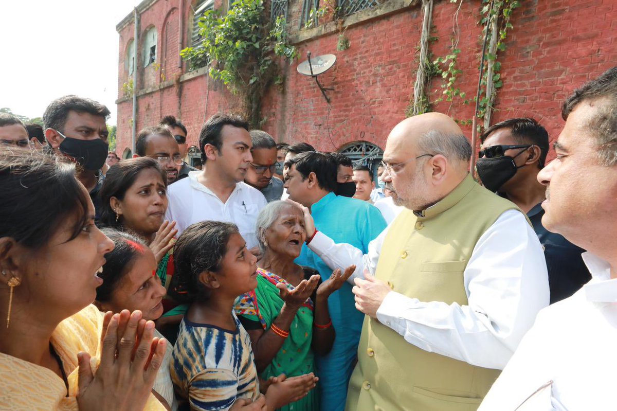 aniruddhdavebjp's tweet photo. पूरे बंगाल में राजनीतिक हिंसा और विपक्ष के कार्यकर्ताओं को चुन-चुन कर निशाना बनाया जा रहा है।
युवा मोर्चा  के उपाध्यक्ष अर्जुन चौरसिया की हत्या हुई है।

@HMOIndia माननीय श्री @AmitShah जी ने अर्जुन चौरसिया के परिवार से मुलाकात की और आरोपियों को जल्द सजा मिले इसका आश्वासन दिया॥ https://t.co/620nNOQipA