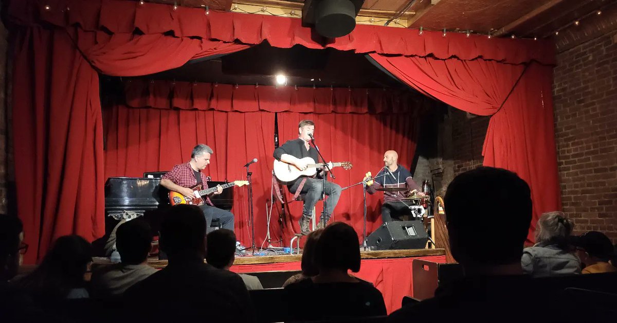 Zartkoop's tweet photo. Zenbat leku eta jende eder New Yorken. Horietako bat @JalopyBrooklyn da. Berezia joan zen atzo ❤️

Hurrengo kontzertua: maiatzaren 8an, Manhattaneko St. Clement's Theatre-en. 

🎟️ SARRERAK 👉 https://t.co/1at03TLiTe

#NYCBasqueWindow 
@etxepareEU
@txatxamatxali https://t.co/8waxiKtme4