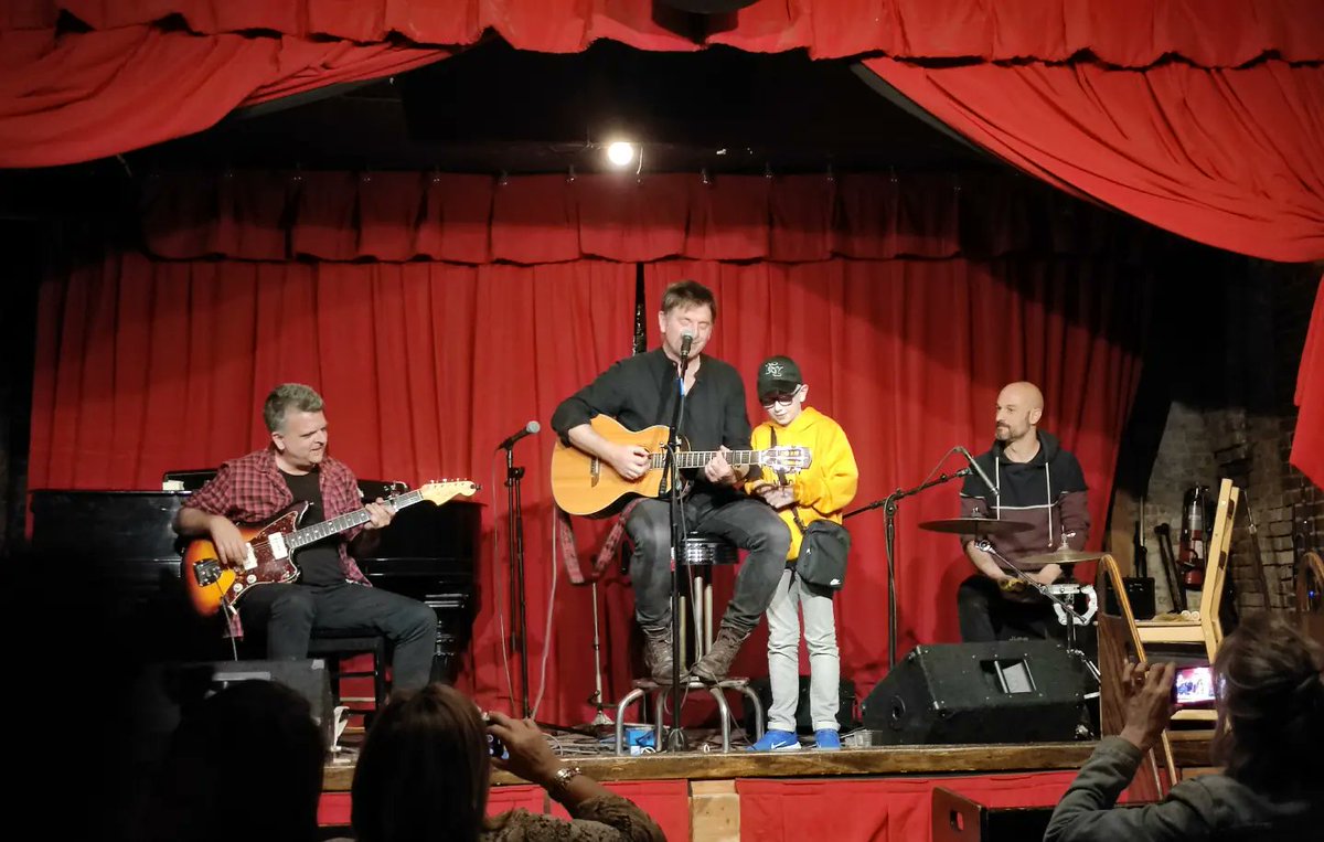 Zartkoop's tweet photo. Zenbat leku eta jende eder New Yorken. Horietako bat @JalopyBrooklyn da. Berezia joan zen atzo ❤️

Hurrengo kontzertua: maiatzaren 8an, Manhattaneko St. Clement's Theatre-en. 

🎟️ SARRERAK 👉 https://t.co/1at03TLiTe

#NYCBasqueWindow 
@etxepareEU
@txatxamatxali https://t.co/8waxiKtme4