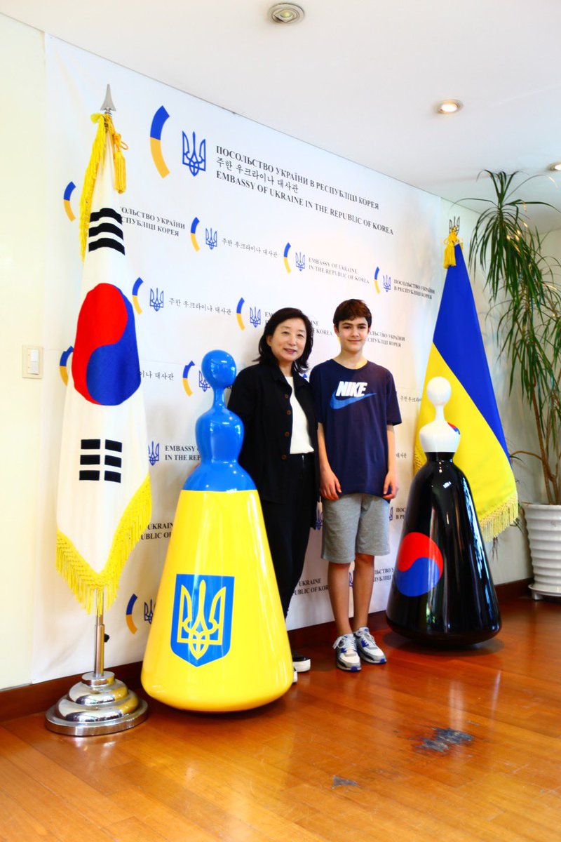 Oksana_UA2022's tweet photo. 1950-1953년 한국 어머니들이 겪었던 것과 유사한 잔인한 전쟁으로 피해를 입은 우크라이나 어머니들이 공감할 수 있는, 양순열 아티스트의 귀한 작품들을 소개할 수 있는 기회를 갖게 되어 영광스럽게 생각하며 감사를 드립니다. https://t.co/SWkDPZ8XMu