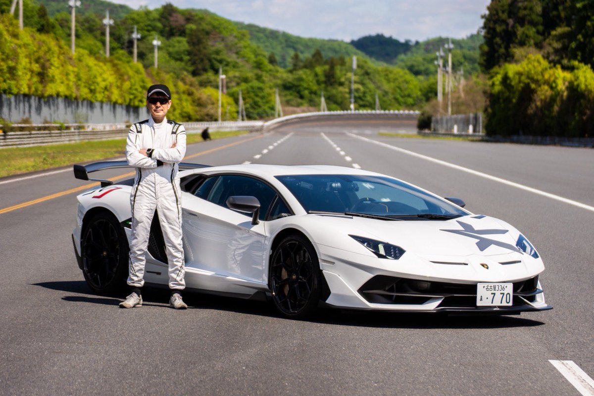 ryu325_tsururyu's tweet photo. JARIテストコースにて新たにランボルギーニ アベンタドールSVJを入手して最高速アタックしてきた。
結果はメーター336km/h、GPSで325km/hをあっさり記録した。残念ながらオンボードカメラの設置場所が悪く、ハンドルとスピードメーターが被っていて333km/hまでしか映像では残ってなかった😫また次回！ https://t.co/MZX8xKz8Wf