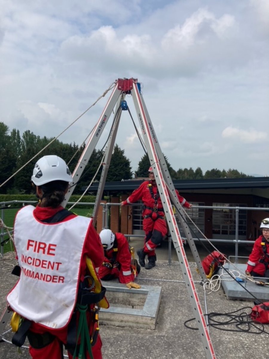 Glosfire's tweet image. The learning &amp;amp; development team have been training Coleford &amp;amp; Lydney crews in confined space rescue. A fantastic use of their rope rescue skills but with the addition of air monitors, breathing apparatus &amp;amp; tight spaces, a vast contrast to the cliff tops they are used to.