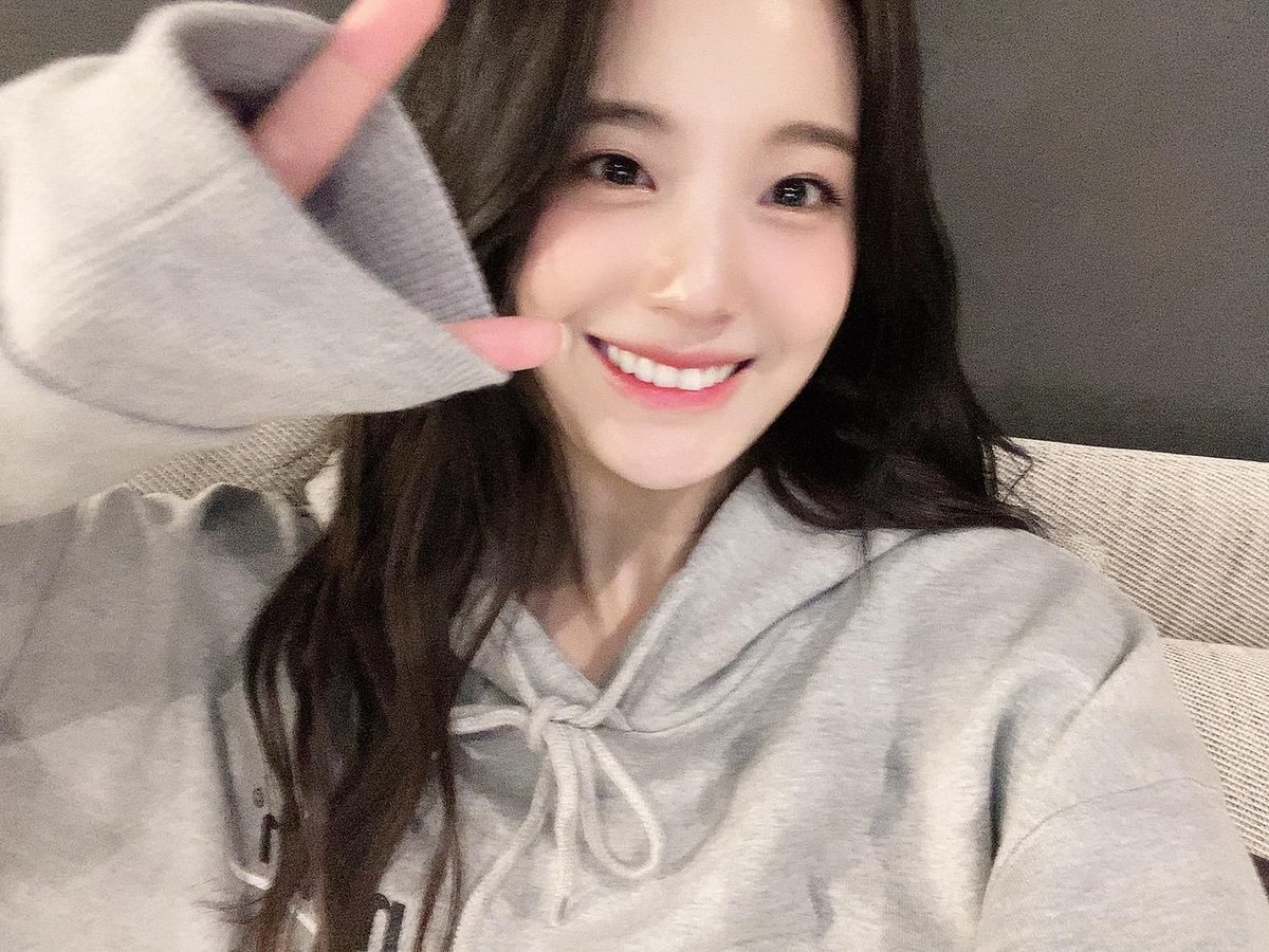 allthingsfromis's tweet photo. [🍊] 220506 Gyuri Weverse Post https://t.co/QKk3lrDIhy