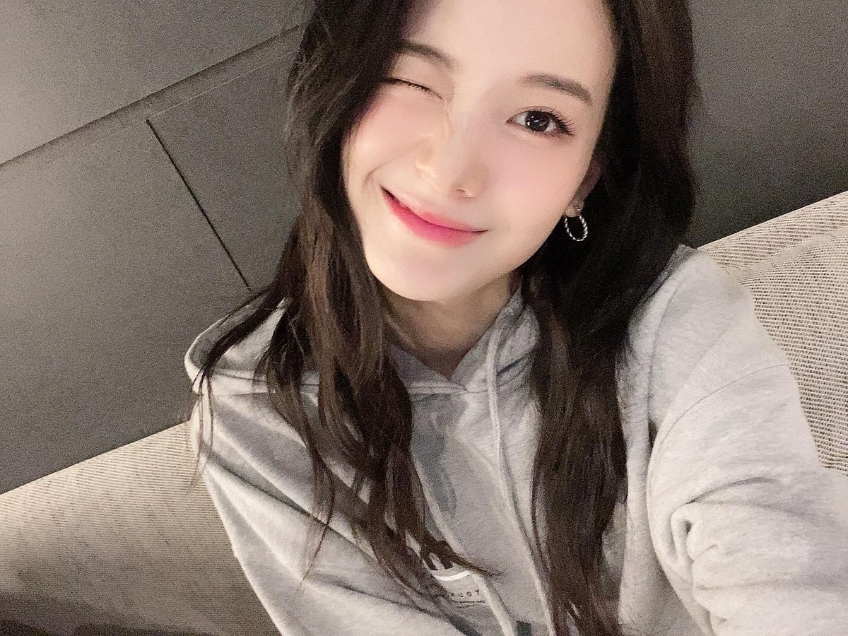 allthingsfromis's tweet photo. [🍊] 220506 Gyuri Weverse Post https://t.co/QKk3lrDIhy