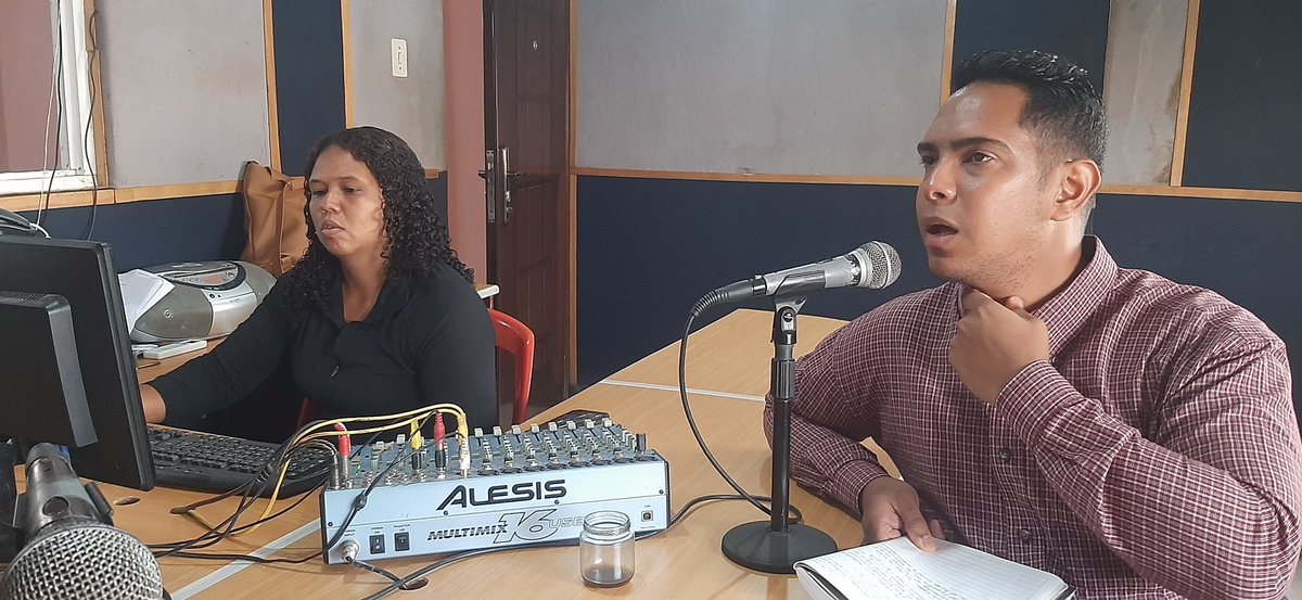 Sanfcopropone's tweet image. Ayer, 5 de mayo, #LaGentePropone visitó la emisora Armonía Estéreo y tuvo una entrevista en el programa: Frenellin con las comunidades. 

Se habló sobre los objetivos del proyecto y, se invitó a los ciudadanos a #Proponer a favor de sus comunidades. 

#SomosCESAP
#LaGentePropone