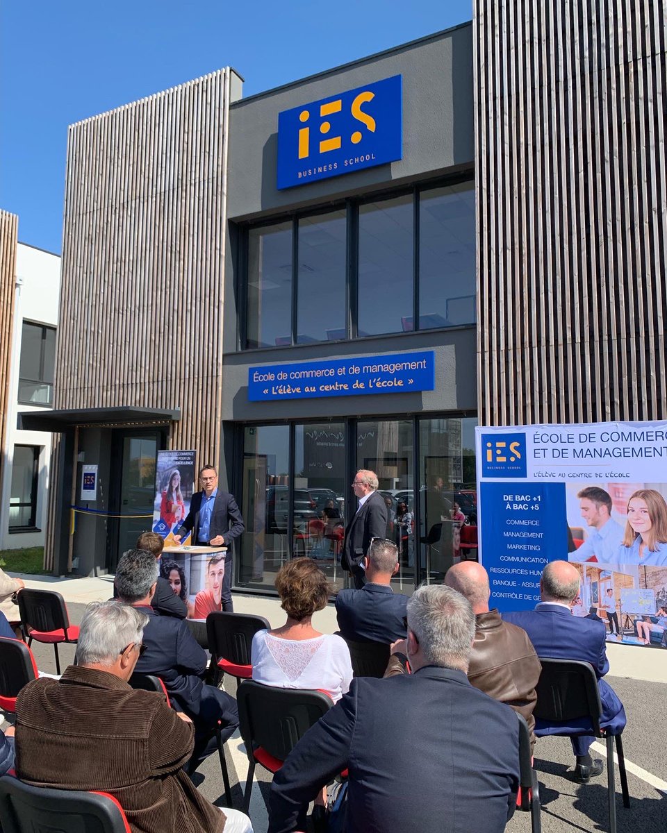 ablanchard31's tweet photo. Inauguration de l’entrée dans leurs nouveaux locaux de l’IES Business School de #Vendee à #Numerimer aux #sablesdolonnes avec @Borismazurier @LSOAgglo poursuit son objectif de compléter l’offre de formations supérieures sur son territoire ! @NumerimerA @EDO_Vendee https://t.co/Lf3kgwC24P