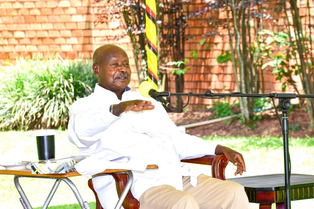 LKauthara's tweet photo. “When you have a leadership role you are a trustee, so you should know that the country does not belong to members of Parliament. It belongs to the people and other workers of the country,” Pres @KagutaMuseveni said when he met Parliamentary Commissioners.
#BuildingUG https://t.co/sjv4AwXsG8