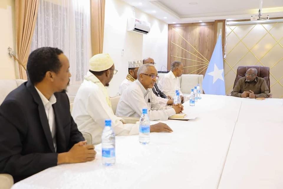 The Speaker of House of People of #FederalParliament, Adan Madobe has on Friday held meeting with members of civil society and religious scholars. They discussed current situation in the country and the preparations for the presidential #election that will be held on May 15.