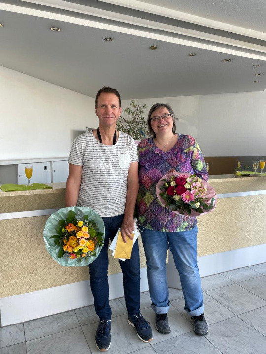 Vom ganzen Herzen möchten wir euch beiden für euer langjähriges Engagement danken😊. Ihr bereichert und begleitet Prowind nun schon seit einigen Jahren. Auf 10 Jahre und 20 Jahre Betriebszugehörigkeit stoßen wir daher gerne gemeinsam an🥂.