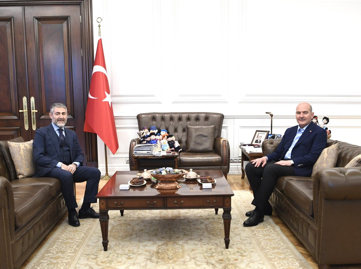 Hazine ve Maliye Bakanımız Sn. <a href="/NureddinNebati/">Dr.Nureddin NEBATİ🇹🇷</a> Beyefendiye, Bakanlığımızı ziyareti ve Cumhurbaşkanımız Sn. <a href="/RTErdogan/">Recep Tayyip Erdoğan</a>'ın liderliğinde kıymetli yol arkadaşlığı için şükranlarımı sunuyorum