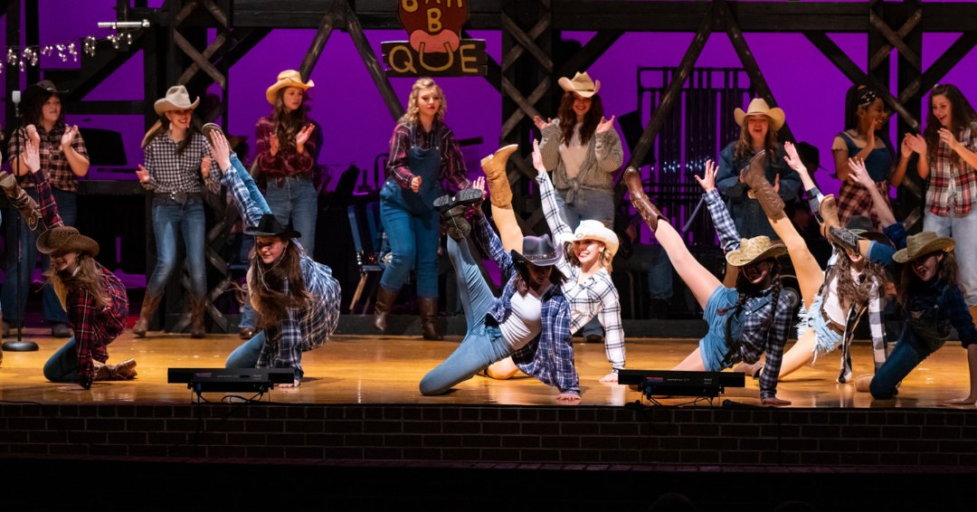 MarysvilleEVSD's tweet photo. Let’s relive the magic of the spring musical, “Footloose!” ⭐ #MEVSD #PTBM

Photo credit: Carie Dernlan https://t.co/wm4eU0bedg