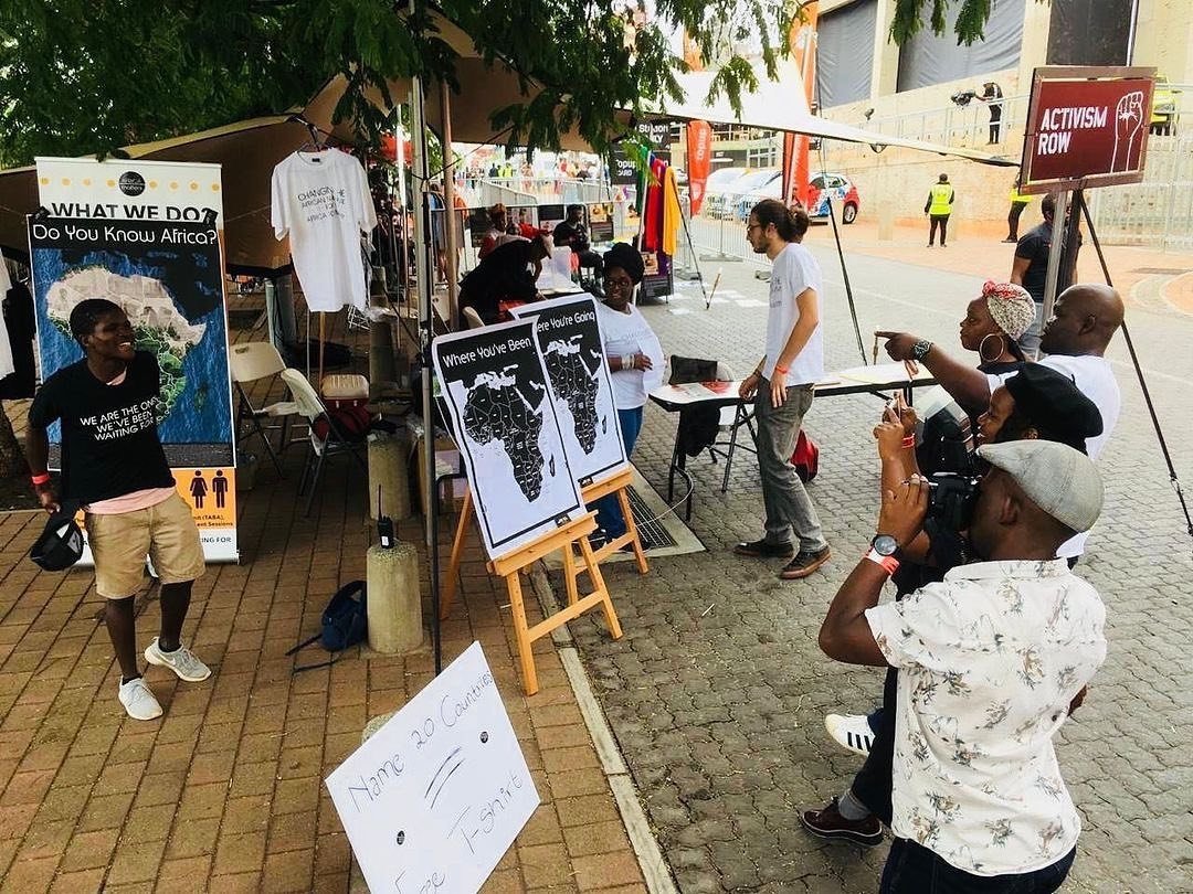 AfricaMatters15's tweet photo. #flashbackfriday Changing the African Narrative for Africa to Matter at Activism Row #afropunkjoburg2018 with 
@kuyashamedia doing what they do best 🔥 https://t.co/XmgNfOJshY