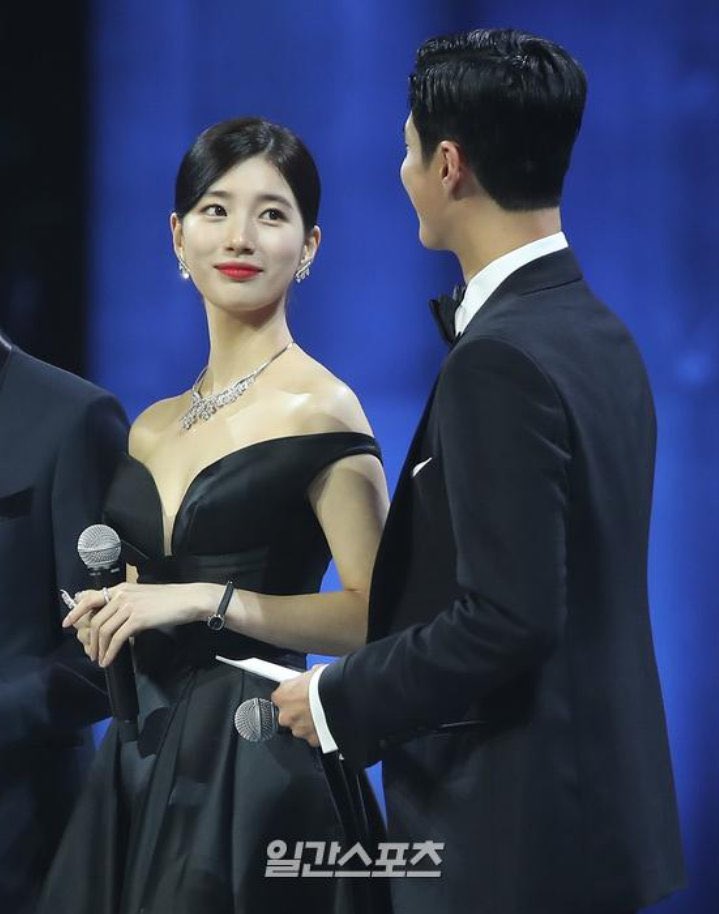 get yourself a woman who stare at you like suzy stared at park bogum