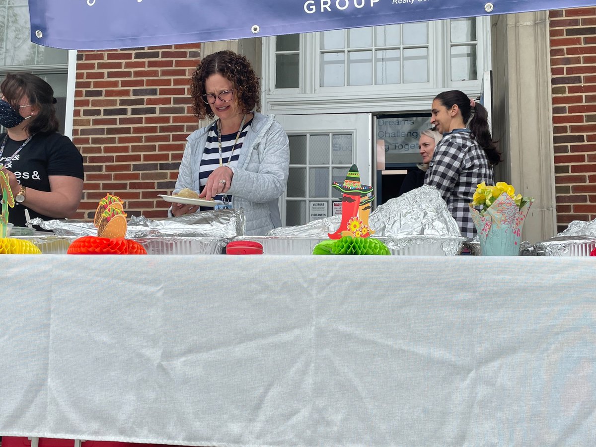 PESPandas's tweet photo. The teachers and staff would like to give a huge shout out of Thanks to the Parkway PTA for the delicious luncheon yesterday. @tacobarllc1 https://t.co/UGuiz9z9TA
