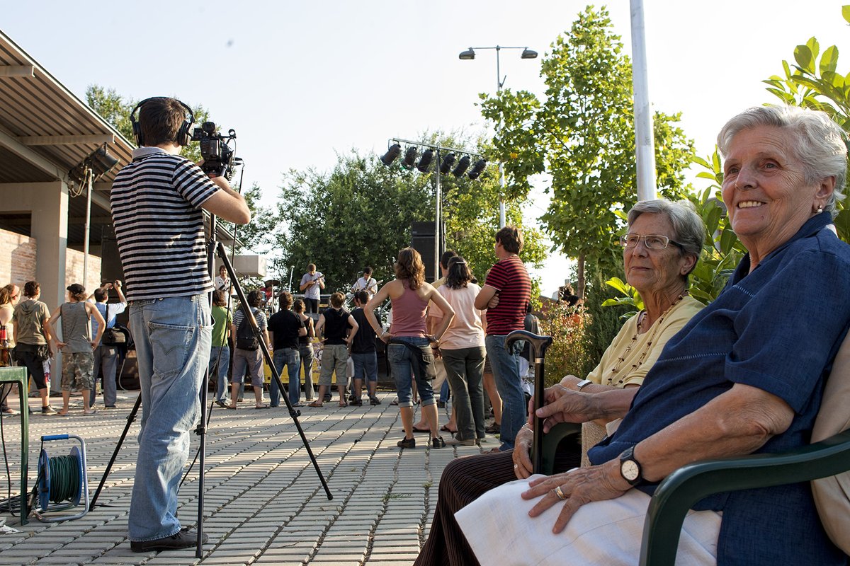 GrupManel's tweet photo. El 21 de juliol de 2007 vam pujar a un escenari per primera vegada 1️⃣. Va ser a Tàrrega, en el pàrquing d'un càmping. Avui a Badalona... 5️⃣0️⃣0️⃣❗

📷 Carles Rodríguez Marin. https://t.co/4s4KfpfKOf