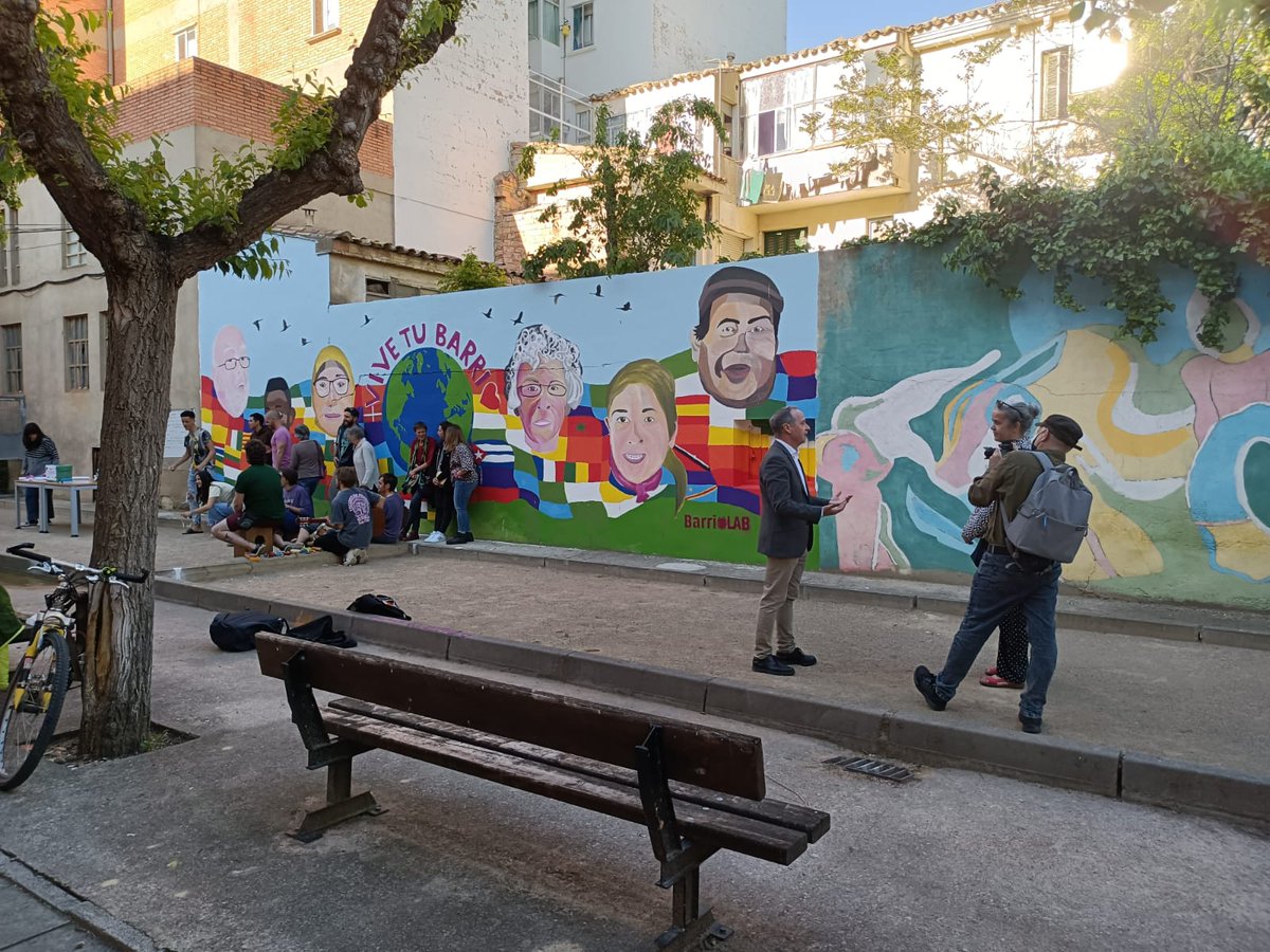 aytohuesca's tweet photo. 🎨 ¿Ya has visto el mural "Vive tu Barrio"? 🖌️ Es el resultado del taller de arte urbano realizado dentro del proyecto #BarrioLab
🤝🌎 Un trabajo colaborativo, situado en la entrada del centro de mayores del barrio, que pone en valor la diversidad cultural del Perpetuo Socorro https://t.co/Q84TfyFxN4