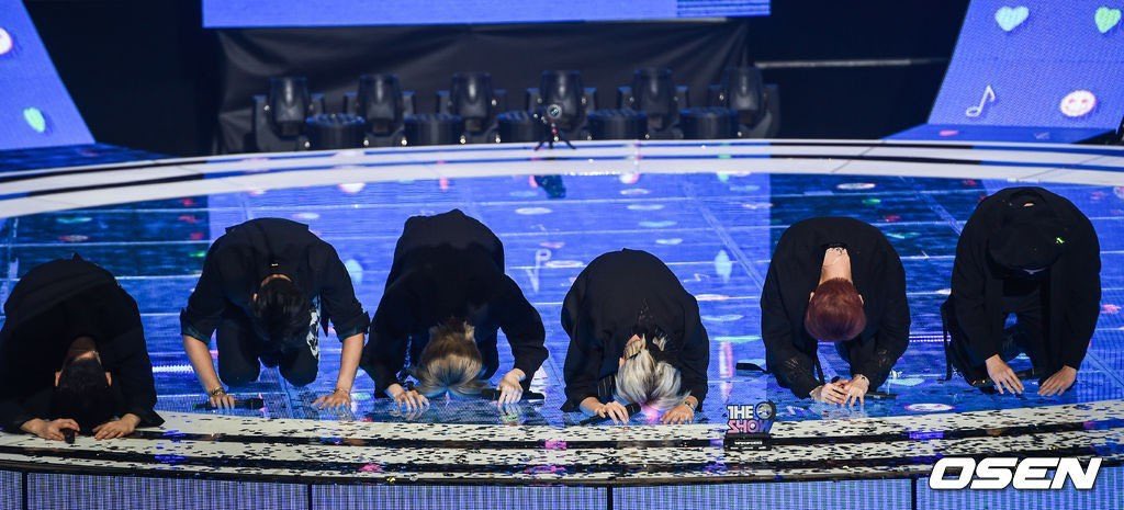 cun_girl__'s tweet photo. 이게 진짜 사랑 아닐까 .. 1위 하면 몬베베 덕 이라고 큰절 하는 이 사람들이 진짜 ..( ᵕ̩̩ㅅᵕ̩̩ ) https://t.co/QR74NYnUxq